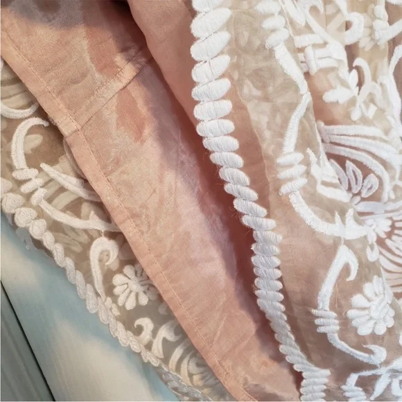 Elegant Cream Lace Dress - Picture 8 of 10